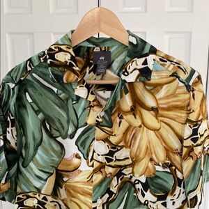 H&M / Camp Collar Resort Shirt / Tropical Pattern / Small